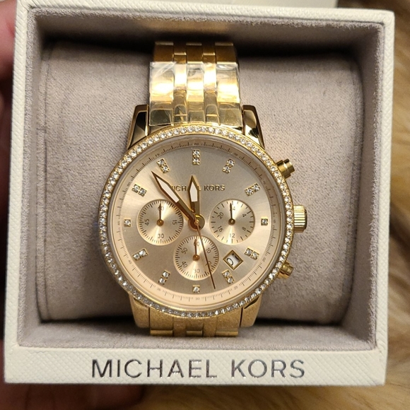 Beautiful New Michael Kors Watch - Picture 2 of 7